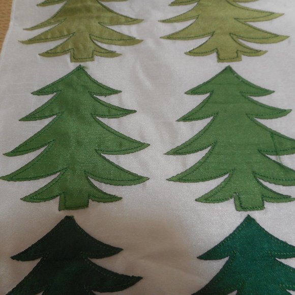 NWT DOMAIN Holiday Christmas Table Runner Tree - Picture 5 of 10